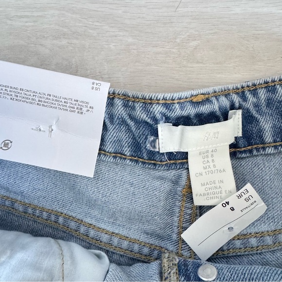 NWT H&M light blue denim cut off high waisted distressed jean shorts size 8 - Picture 3 of 7